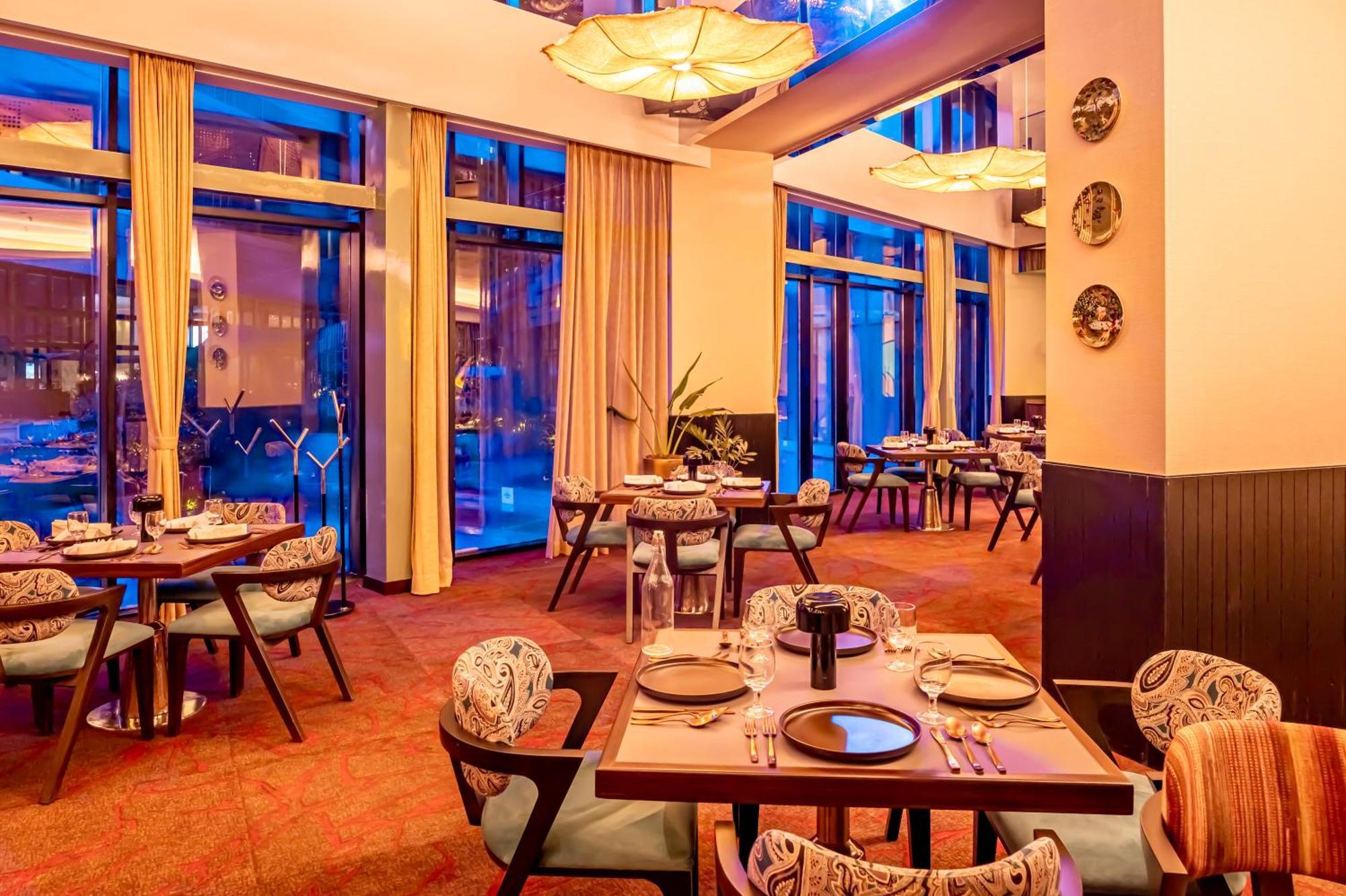 Novotel Kolkata Hotel And Residences Calcutá Exterior foto The restaurant
