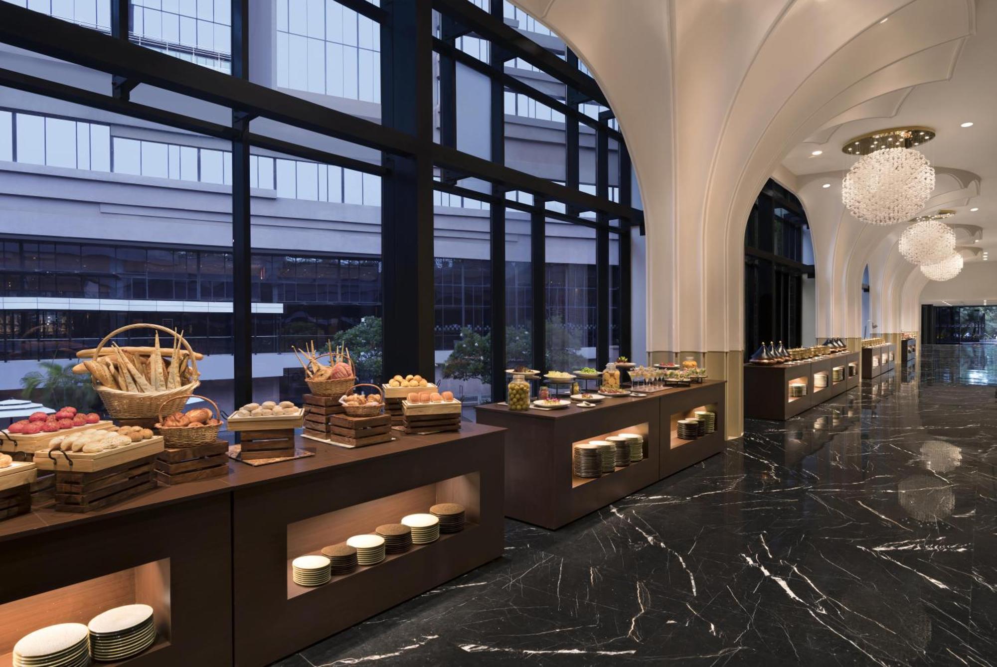 Novotel Kolkata Hotel And Residences Calcutá Exterior foto The Lobby